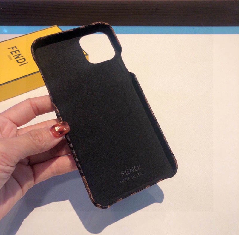 完売必至 フェンディ ストラップ付!iPhone13/12/11 PROケース fen15821