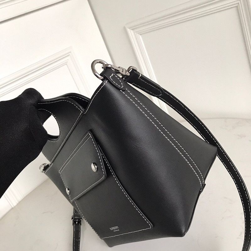 ★日本!!人気!バーバリー ミニ トップステッチレザー ポケットバッグ コピー 3WAY Baw68643