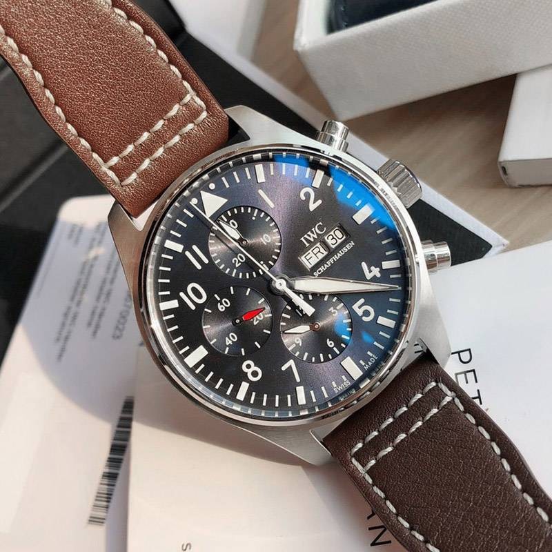 IWC 偽物 パイロットウォッチクロノグラフ レーシング iwg74018