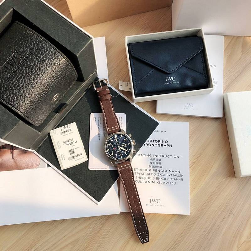 IWC 偽物 パイロットウォッチクロノグラフ レーシング iwg74018