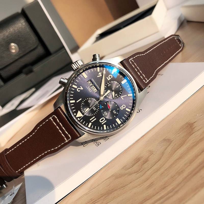 IWC 偽物 パイロットウォッチクロノグラフ レーシング iwg74018