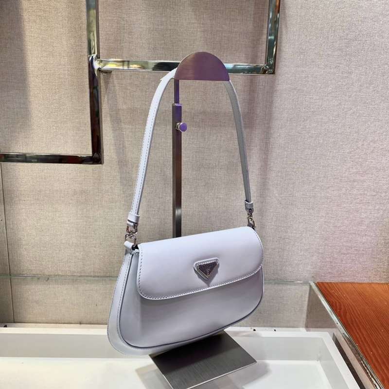 早い者勝ち♡プラダ フラップ付きクレオショルダーバッグ 偽物 puh92450