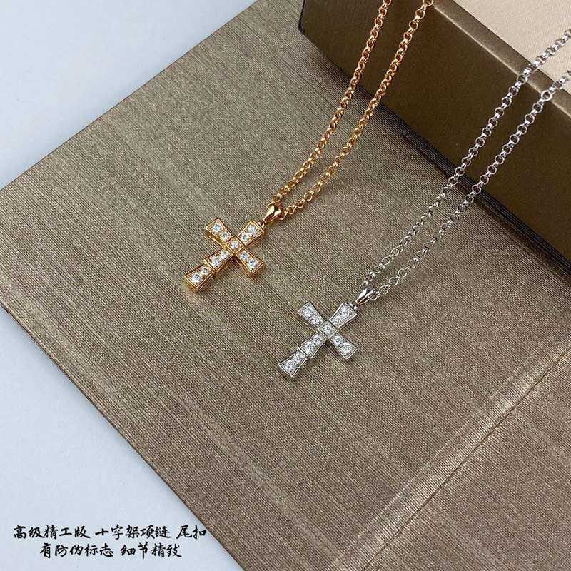 大人気!!新色ブルガリ クロス ネックレス 偽物 Vゴールド超限定♪ Bul06007