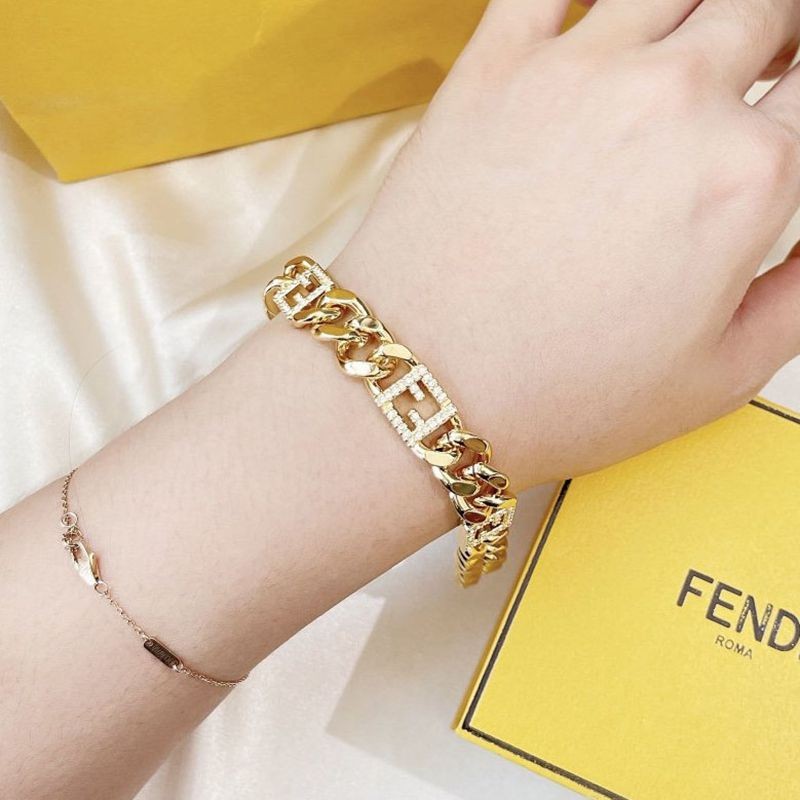フェンディ★バゲット FFモチーフ ブレスレット 偽物 Gold few94621
