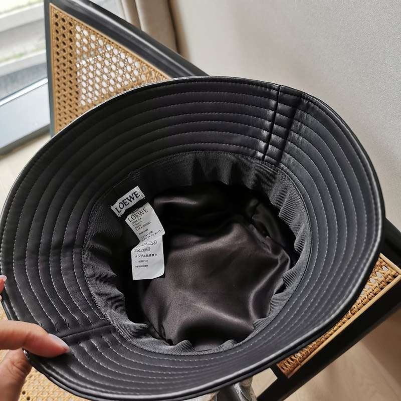 お洒落に♪<ロエベ キャップ 偽物>ロエベ バケットハット フィッシャーマン レザー loo26350