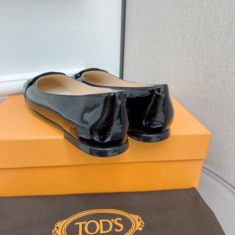 【トッズ 偽物】チェーンモチーフ フラットシューズ tom99666