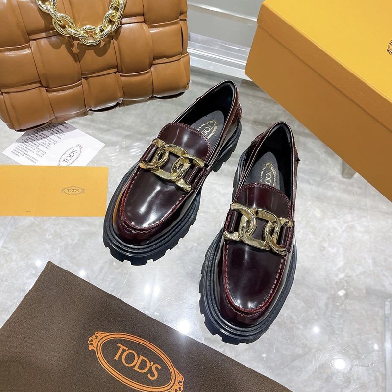TODS レディース ローファー レザー ロゴ入りメタル 偽物 toq95328
