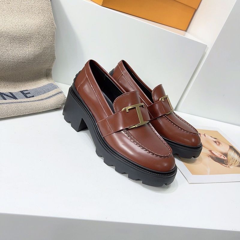 《大人気》TODS レザー Tタイムレスメタル ローファー 偽物 tob87668