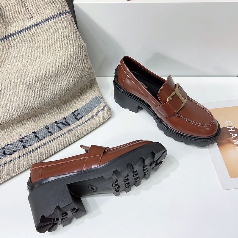 《大人気》TODS レザー Tタイムレスメタル ローファー 偽物 tob87668