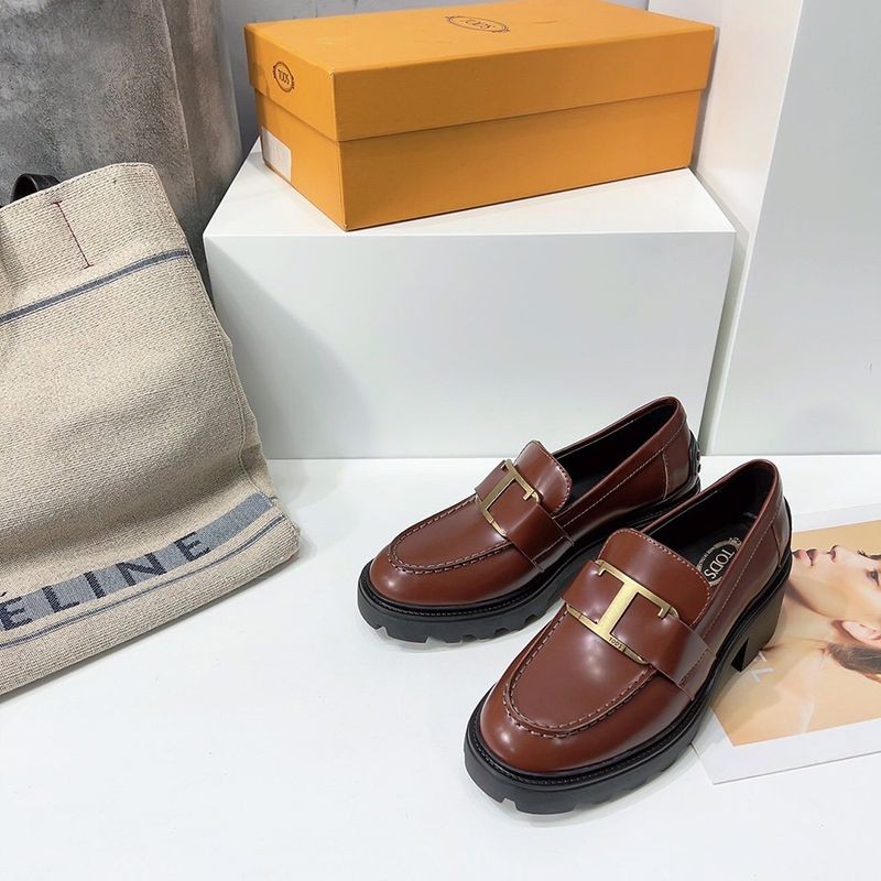 《大人気》TODS レザー Tタイムレスメタル ローファー 偽物 tob87668
