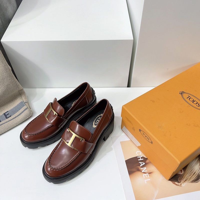 《大人気》TODS レザー Tタイムレスメタル ローファー 偽物 tob87668