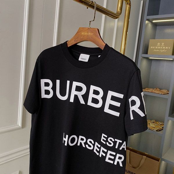 超希少!バーバリー ホースフェリープリント Tシャツ 偽物 Bao69985