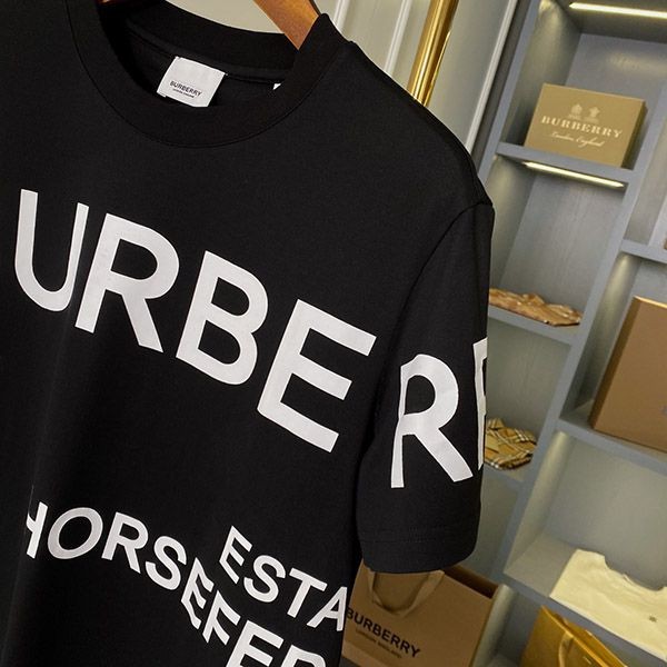 超希少!バーバリー ホースフェリープリント Tシャツ 偽物 Bao69985