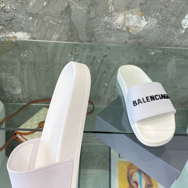 バレンシアガ プール スライド サンダル コピー baq92890