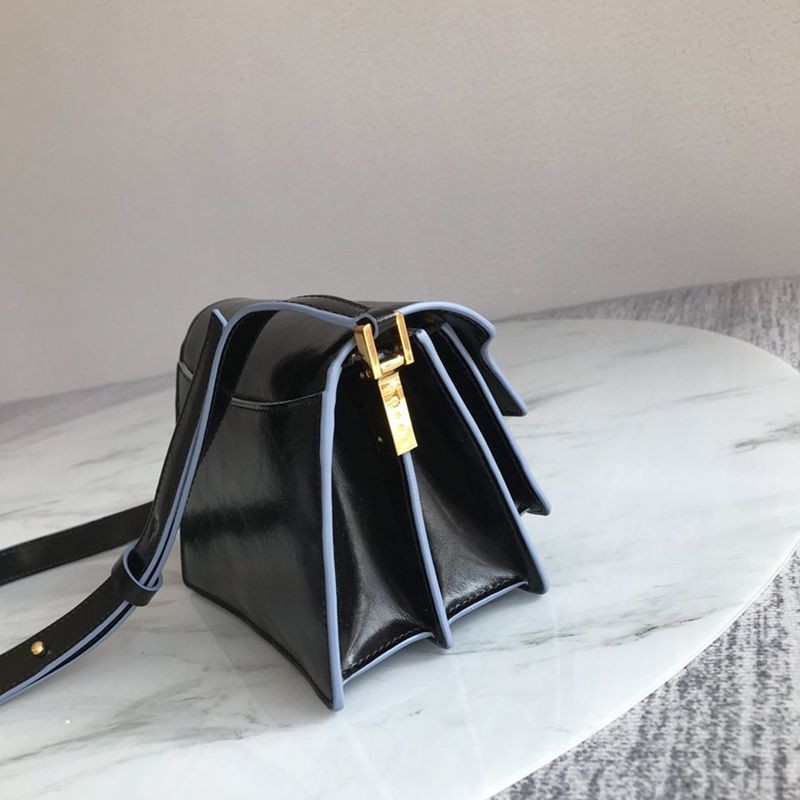 超希少!マルニ バッグコピー ☆trunk bag トランクバッグ 偽物 maw68725