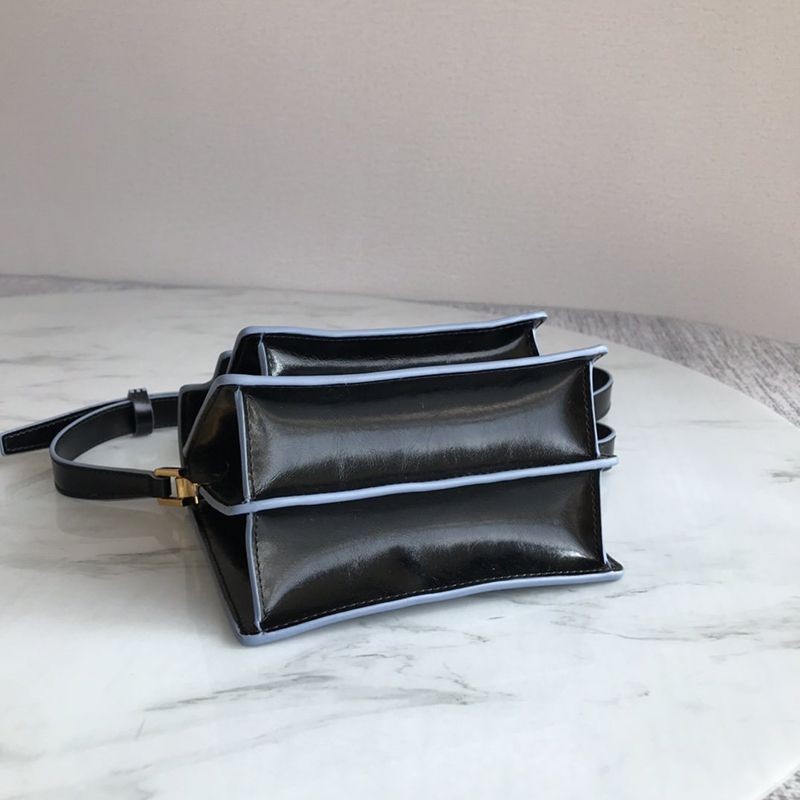 超希少!マルニ バッグコピー ☆trunk bag トランクバッグ 偽物 maw68725