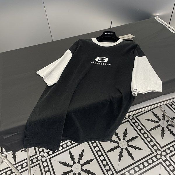 超希少!【バレンシアガ】ユニセックス 半袖 ロゴ Tシャツ 偽物 bau57176
