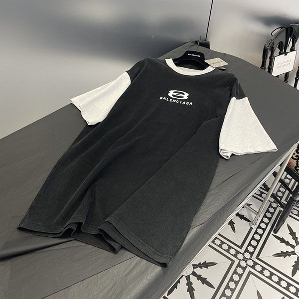 超希少!【バレンシアガ】ユニセックス 半袖 ロゴ Tシャツ 偽物 bau57176