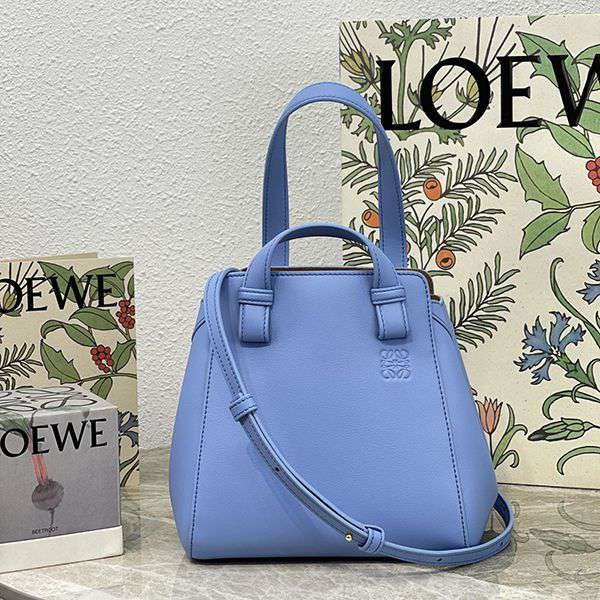 お洒落に♪ロエベ ハンモック 偽物 ナゲット ショルダーストラップ付 A538H04X02