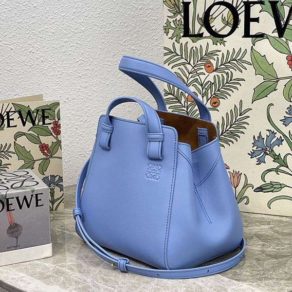お洒落に♪ロエベ ハンモック 偽物 ナゲット ショルダーストラップ付 A538H04X02