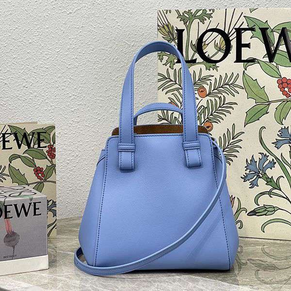 お洒落に♪ロエベ ハンモック 偽物 ナゲット ショルダーストラップ付 A538H04X02