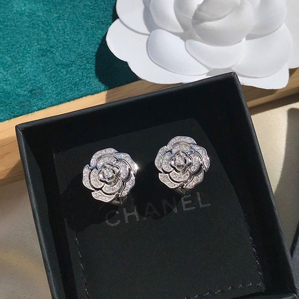 ★日本!!人気!シャネル ダイヤモンドカメリアピアス スーパーコピー J12072