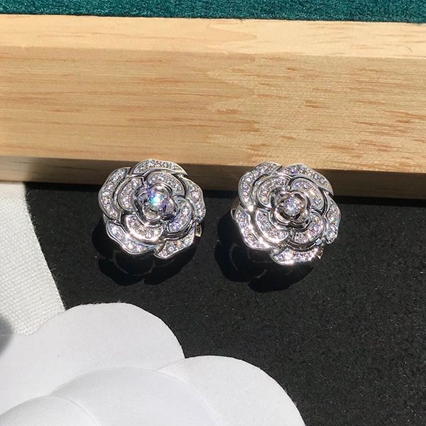 ★日本!!人気!シャネル ダイヤモンドカメリアピアス スーパーコピー J12072