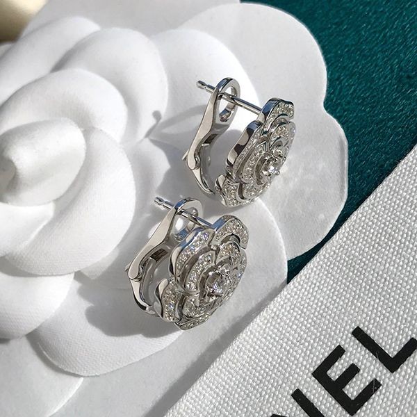 ★日本!!人気!シャネル ダイヤモンドカメリアピアス スーパーコピー J12072