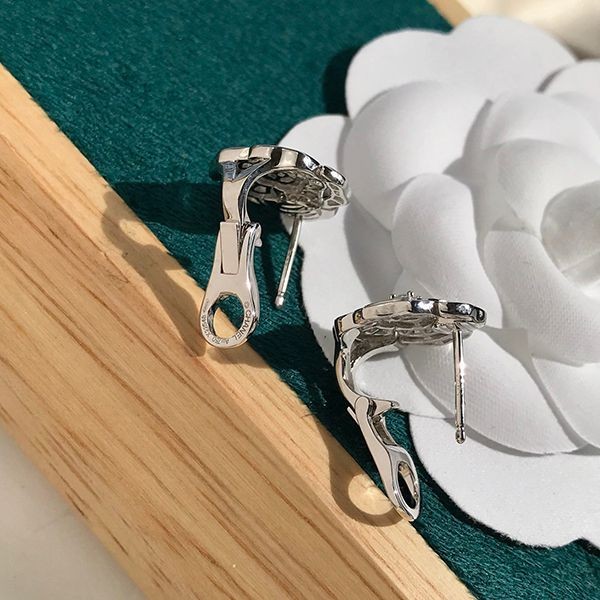 ★日本!!人気!シャネル ダイヤモンドカメリアピアス スーパーコピー J12072
