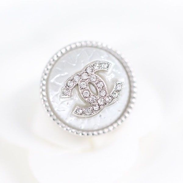 シャネル メタル ゴールド クリスタル CCロゴ ピアス 偽物 shh54835