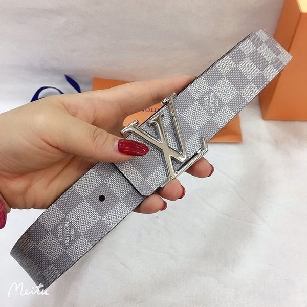 ルイヴィトン イニシャル 40MM リバーシブルベルト 偽物 3色 vuu78031