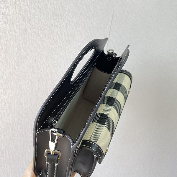 バーバリー ポケットバッグ 偽物 ミニ ツートン キャンバス&レザー