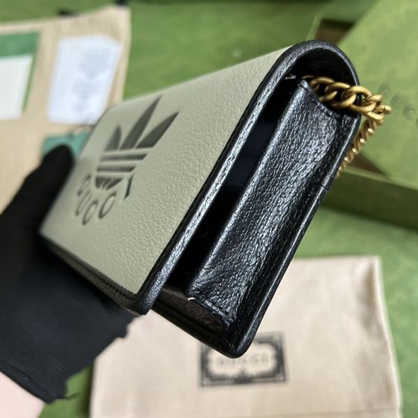 超希少!アディダス×グッチ コピー チェーン付き ウォレット ショルダーバッグ 621892UZ3BG6484