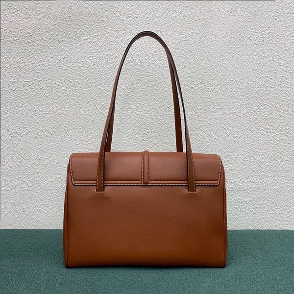 大人気!セリーヌ 16ショルダーバック L スーパーコピー 194043CR4.04LU 194043CR404LU
