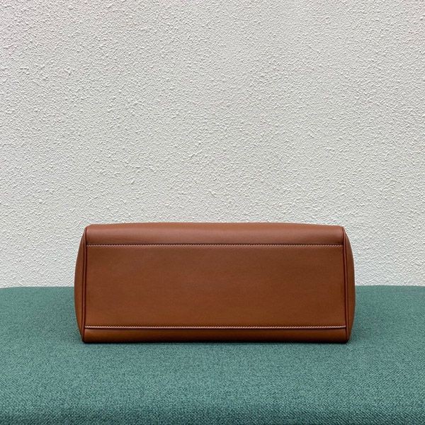 大人気!セリーヌ 16ショルダーバック L スーパーコピー 194043CR4.04LU 194043CR404LU