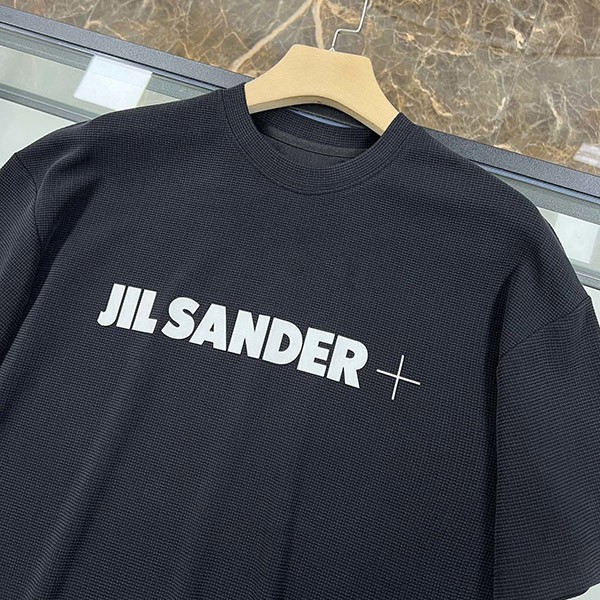 セール ♪ジルサンダー+ ロゴTシャツ コピー 半袖 ブラック バックロゴ入り Jiq37993