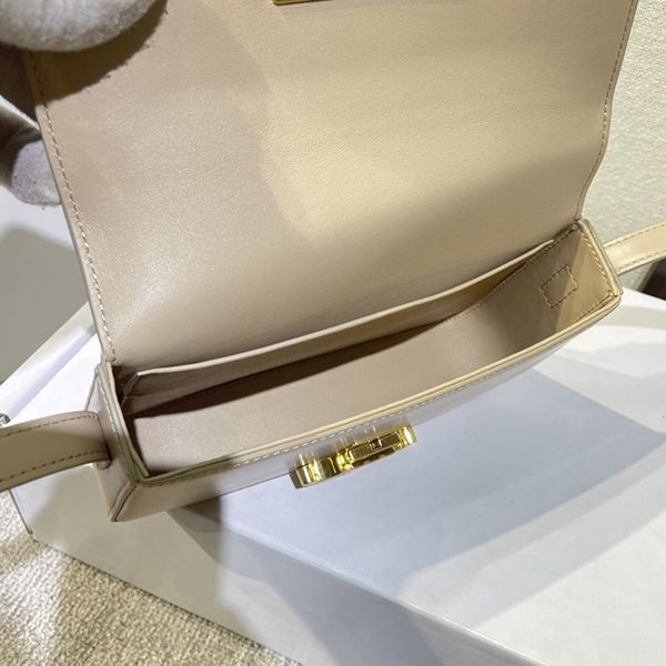 セリーヌ 偽物トリオンフチェーンショルダーバッグ リザード 4色 197994BFJ.29VD