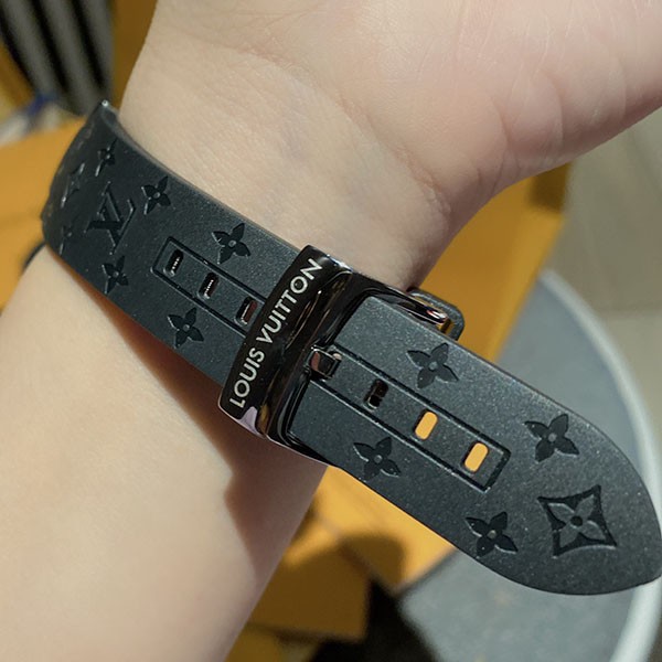 ルイヴィトン スマートウォッチ 偽物フルタッチスクリーン 42mm vuh09134