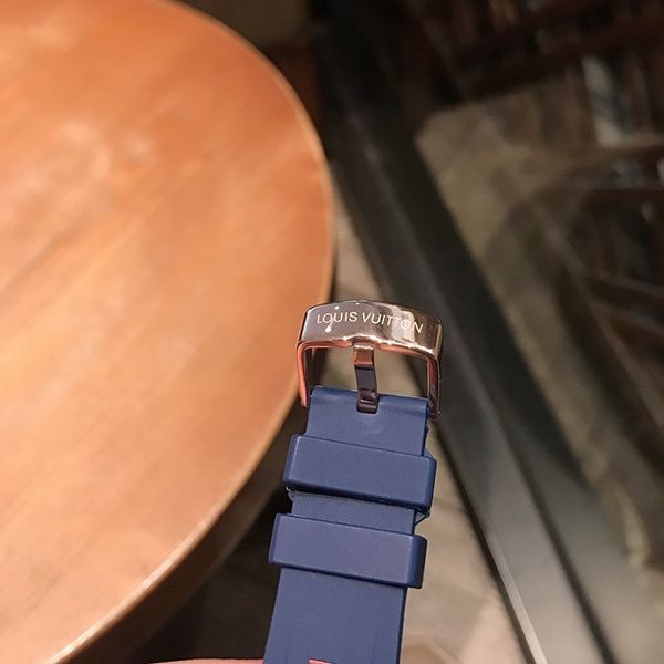 新作 ルイヴィトン タンブール 偽物 クロノグラフ 41mm vui59789