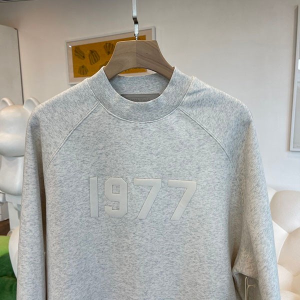 レア!フィアオブゴッド ESSENTIALS 1977 ロゴ 長袖 Tシャツ コピー fim00390