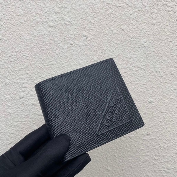 大人気!プラダ コピー ササフィアーノエンボスレザー 財布 ブラック pud62384