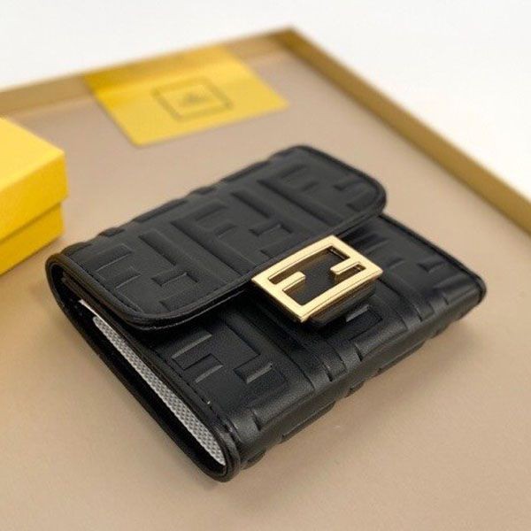 大人気!フェンディ 三つ折り財布 コピー fee70358