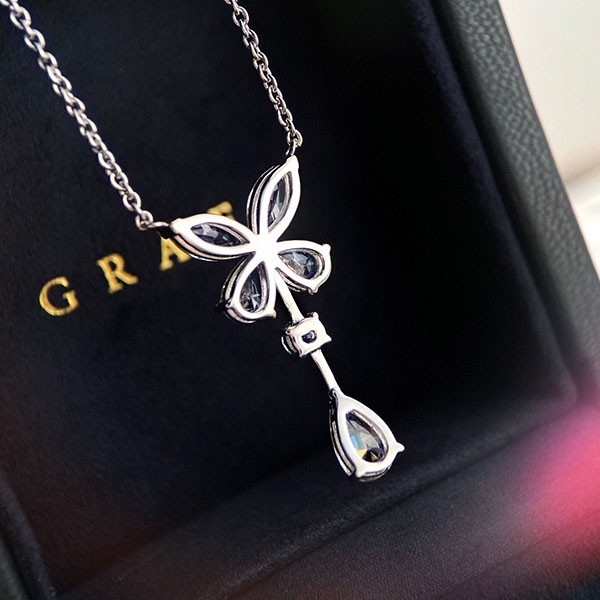 ★日本!!人気!グラフ コピー GRAFF クラシック バタフライ シングル モチーフ ペアシェイプ ダイヤモンド ドロップ ペンダント RGP178