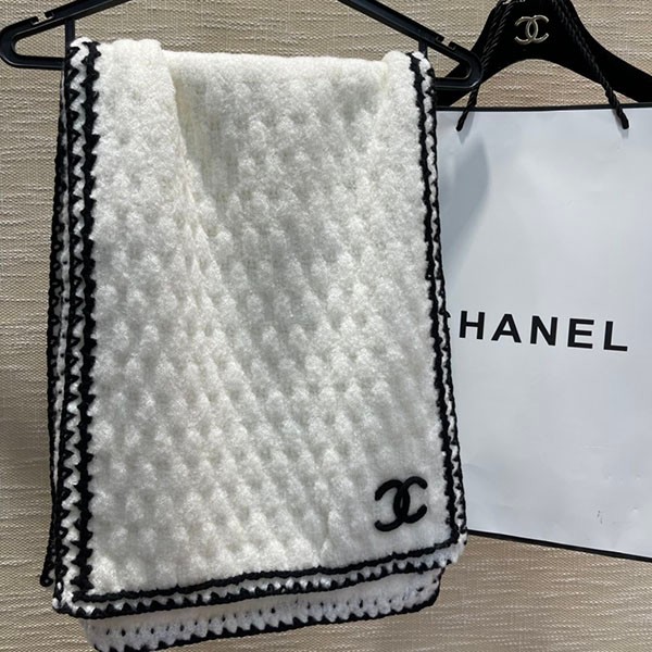 シャネル CCロゴ カシミヤ スカーフ 偽物 ホワイト sht36838