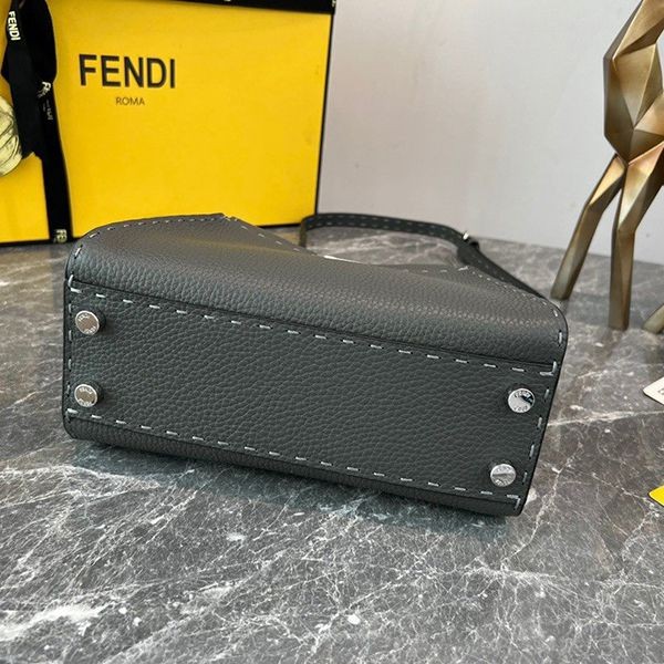 超希少!フェンディ 偽物 ショルダーバッグ feq29796