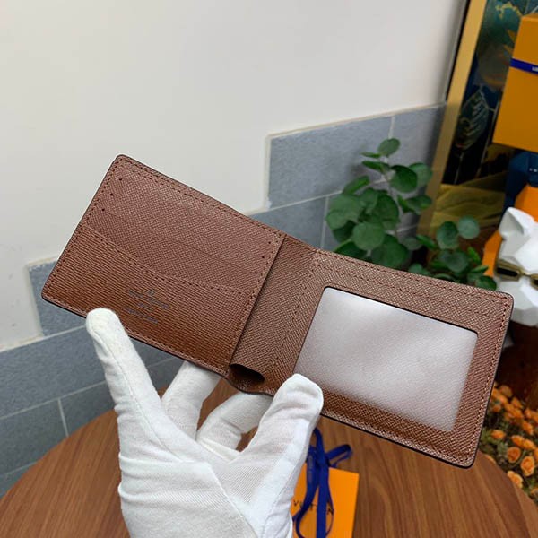 ルイヴィトン 偽物 タイガ モノグラム 二つ折り財布 vuy05596