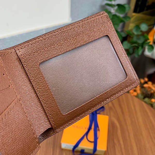 ルイヴィトン 偽物 タイガ モノグラム 二つ折り財布 vuy05596