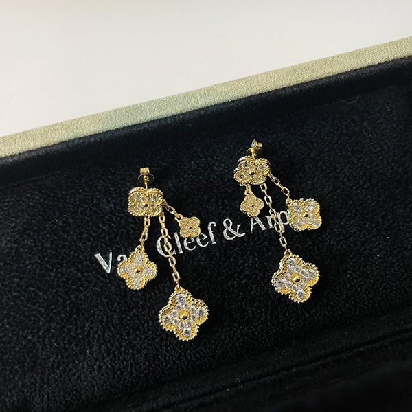 可愛い ヴァンクリーフ&アーペル 偽物マジック アルハンブラ イヤリング vaj44104