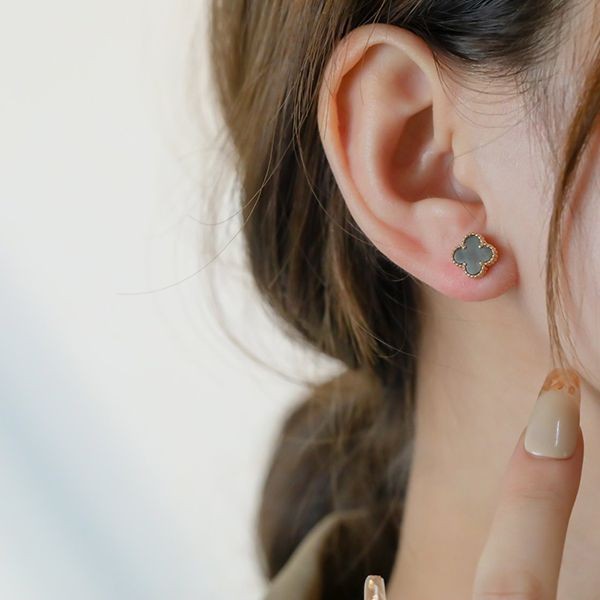 人気!ヴァンクリーフ&アーペル アルハンブラ ピアス 偽物 vah86163