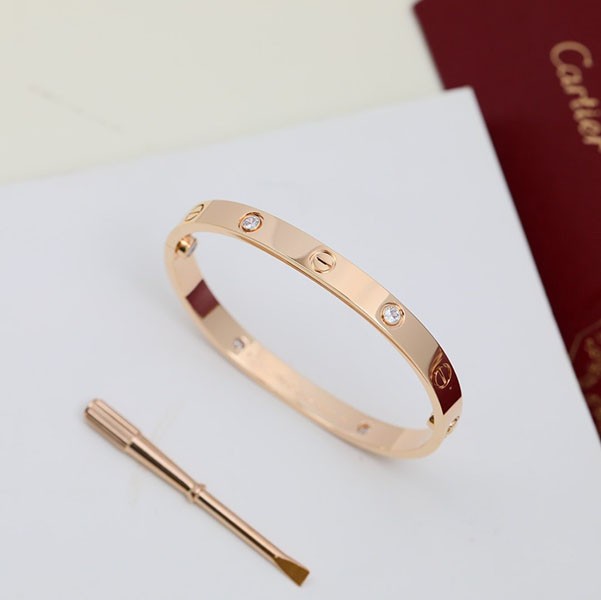 カルティエ LOVEブレスレット 偽物 スモールモデル 6 ダイヤモンド